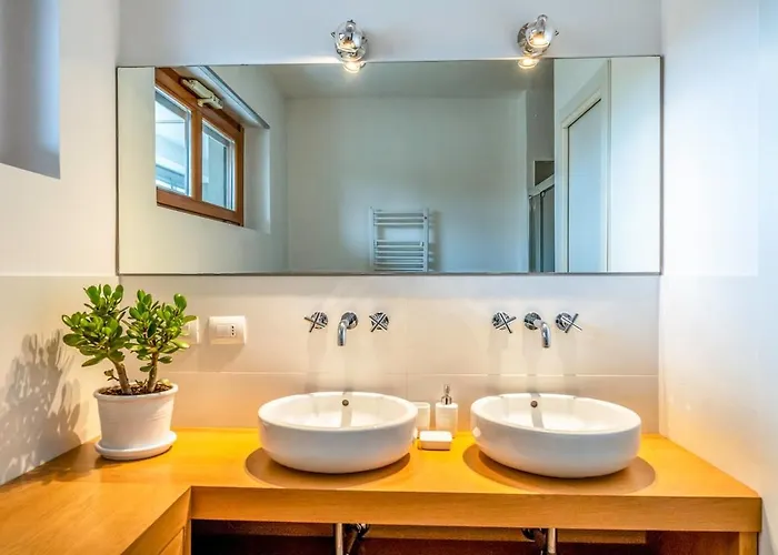 Luminoso E Ristrutturato Con Doppio Balcone E Wifi * ميلان