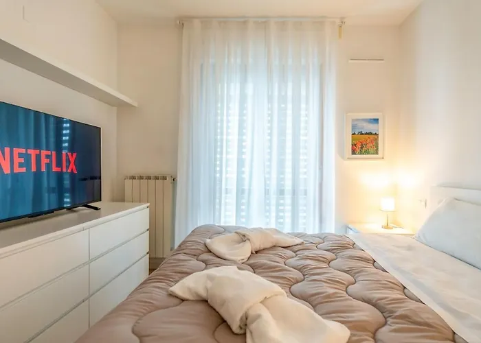 Luminoso E Ristrutturato Con Doppio Balcone E Wifi شقة