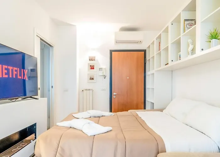 Luminoso E Ristrutturato Con Doppio Balcone E Wifi ميلان