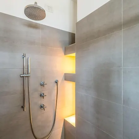 Luminoso E Ristrutturato Con Doppio Balcone E Wifi 밀라노
