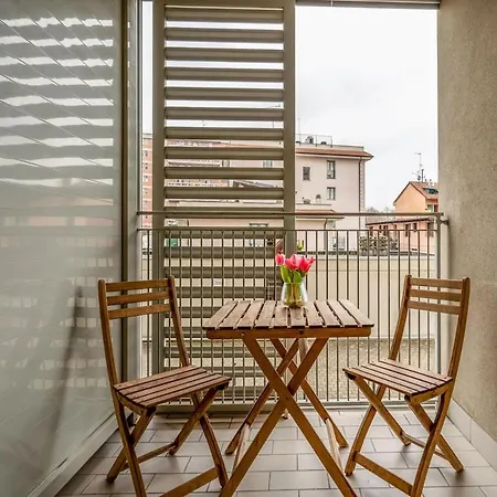 Luminoso E Ristrutturato Con Doppio Balcone E Wifi 아파트 밀라노