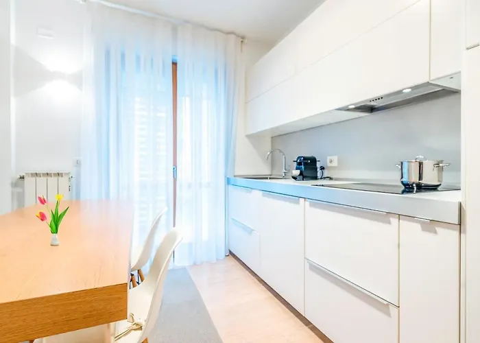 Luminoso E Ristrutturato Con Doppio Balcone E Wifi Apartmán